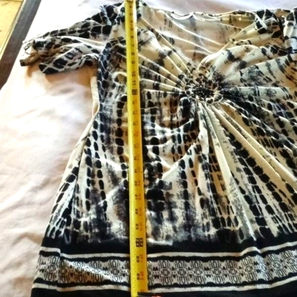 4@30.00𝅺 or 20.00 Ladies Top by ECI NEW YORK - Picture 11 of 12